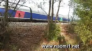 ট্যাটো করা স্বর্ণকেশ ...