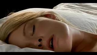 ছোট চুলের উজ্জ্বল স্ ...